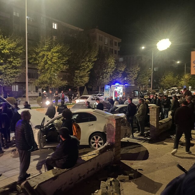 Çorum'da iki otomobil çarpıştı: 4 yaralı
