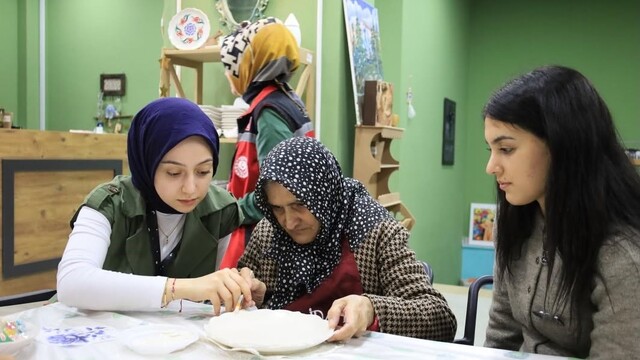 Erzincan'da gençler ve yaşlılar sanat etkinliğinde buluştu