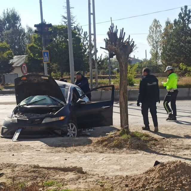 Van'da 1 kişinin öldüğü, 4 kişinin yaralandığı kazanın güvenlik kamerası gö...
