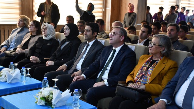 Sarıkamış'ta Fen Lisesi'ne "Yaşayan Kütüphane" kazandırıldı