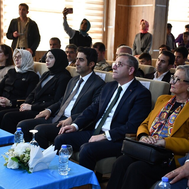 Sarıkamış'ta Fen Lisesi'ne "Yaşayan Kütüphane" kazandırıldı