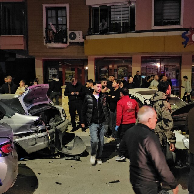 Çorum'da iki otomobilin çarpıştığı kazada 4 kişi yaralandı
