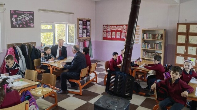 Aslanapa Kaymakamı Tosun, öğrencilerle bir araya geldi