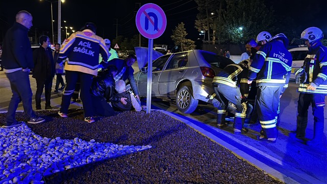 Alkollü sürücü ortalığı savaş alanına çevirdi: 3 yaralı
Alkollü sürücünün 6 ay ehliyetine el konulup 25 bin TL para cezası kesildi