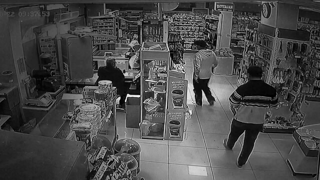 Market kirlenmesin diye çorapla alışveriş yaptılar
Adıyaman'da iki işçiden alkışlanacak hareket