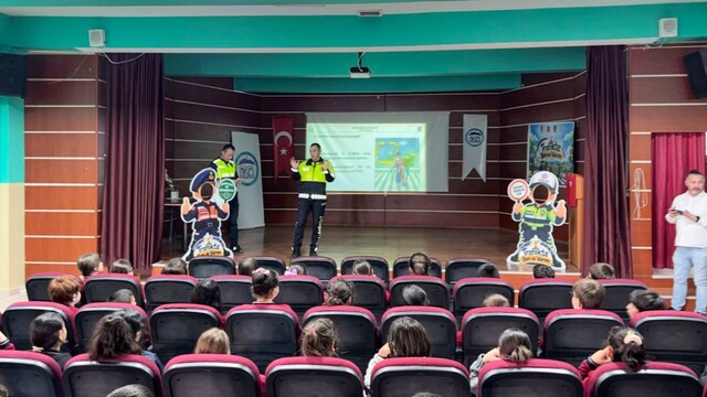'Trafikte Ben de Varım' projesi okullarda sürüyor