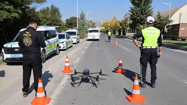 Kural ihlali yapan sürücüler dronla tespit edildi