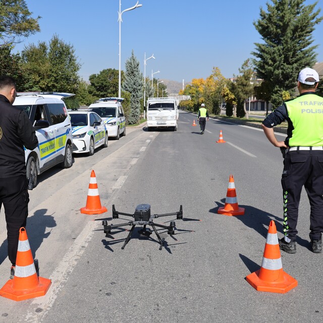 Kural ihlali yapan sürücüler dronla tespit edildi