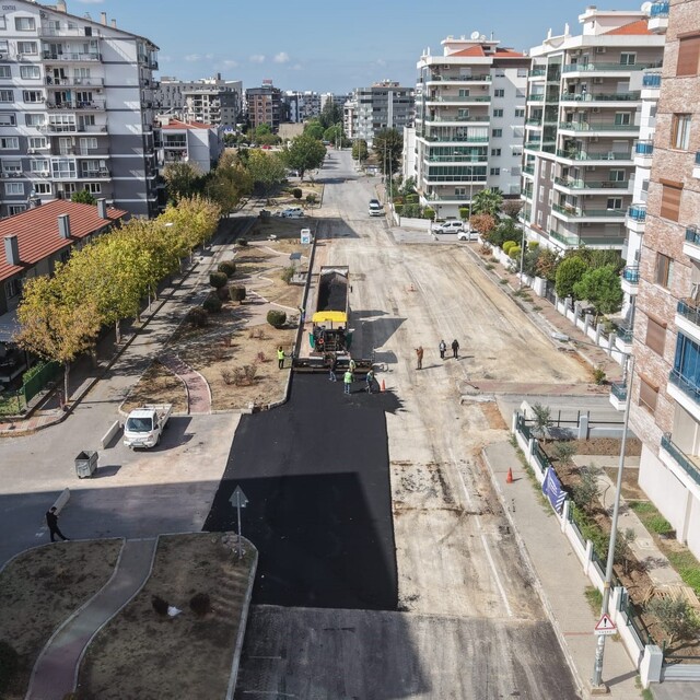 Ataşehir ve Harmandalı'da yollar asfaltlanıyor