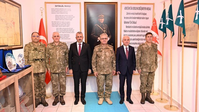 Edirne'de 9. Hudut Tugay Komutanlığına sancak verme töreni düzenlendi