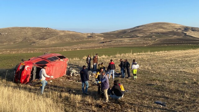 Konya'da işçileri taşıyan minibüs devrildi: 6 yaralı