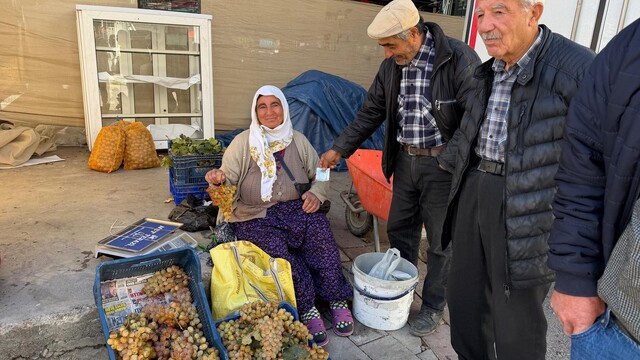 Çivril'in meşhur Koçak üzümü tezgâhlarda