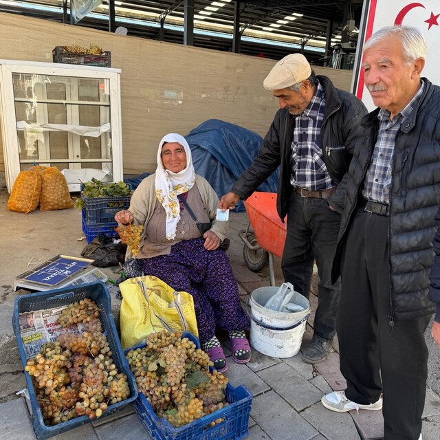 Çivril'in meşhur Koçak üzümü tezgâhlarda