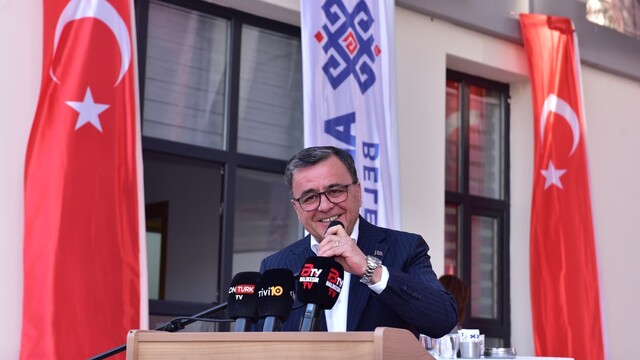 Altıeylül'de Sosyal belediyeciliğin yeni adresi kapılarını açtı
Altıeylül Belediyesi'nden 28 milyon liralık sosyal yaşam yatırımı
Başkan Şehirli "Kapımız açık, soframız hazır"