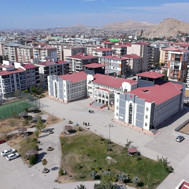 ASIRLIK MEKTEPLER - Van'ın ilk lisesi, depremlerin ardından yeni binasında...