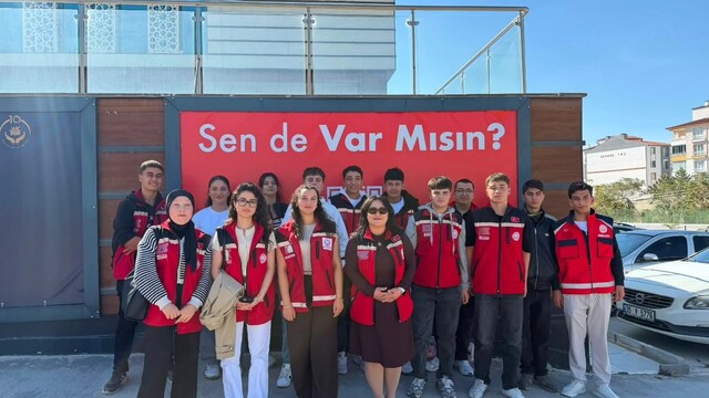 Niğde'de 'İyilik Var' balonları çocuklara moral oldu