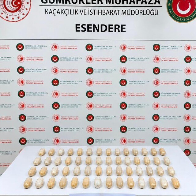 Hakkari'de mide ve bağırsaklarında uyuşturucu bulunan İran uyruklu şüpheli...
