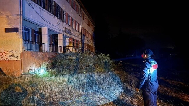Çanakkale'de çeşitli suçlardan aranan 15 şüpheli tutuklandı