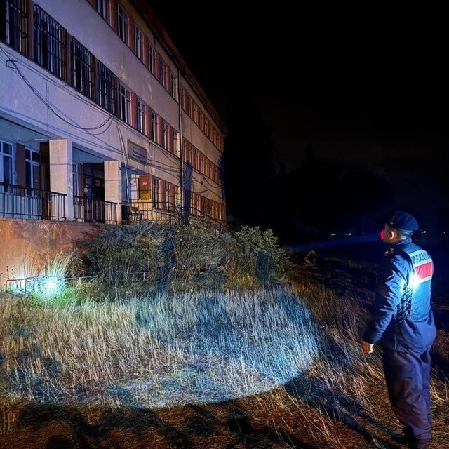 Çanakkale'de çeşitli suçlardan aranan 15 şüpheli tutuklandı