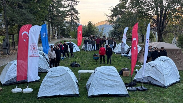 Üniversiteli gençlere Samandere kampı
Doğayla ve spor etkinlikleriyle buluştular