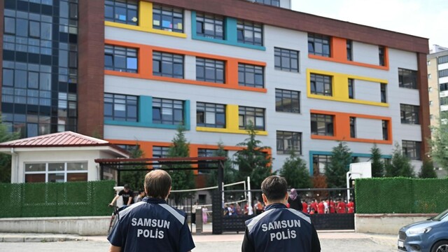 Samsun'da jandarma ve polisin okul çevrelerindeki güvenlik tedbirleri devam ediyor