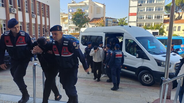 Uyuşturucu operasyonunda yakalanan 98 şüpheli adliyeye sevk edildi