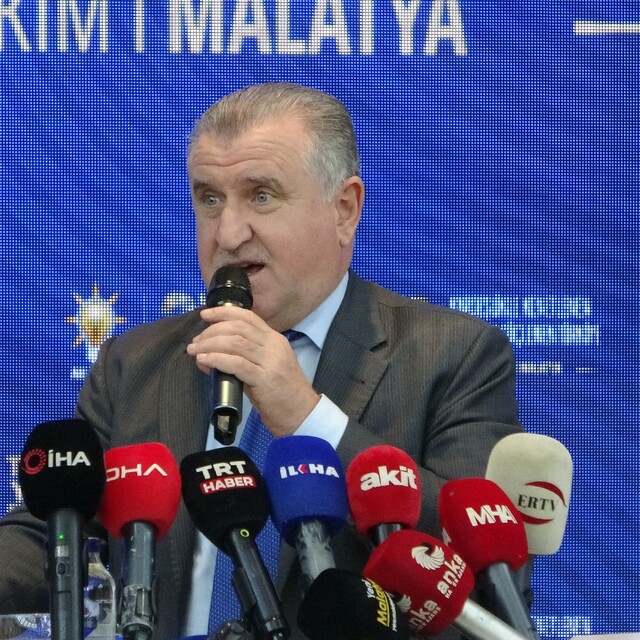 Bakan Bak: "Malatya'da 43 spor yatırımı sürüyor, yenileri yolda"
