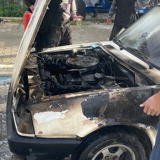 Karaman'da seyir halindeki otomobil alev aldı