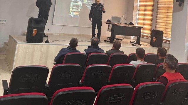 Aydıntepe'de ruhsatlı silah sahiplerine güvenli kullanım eğitimi verildi