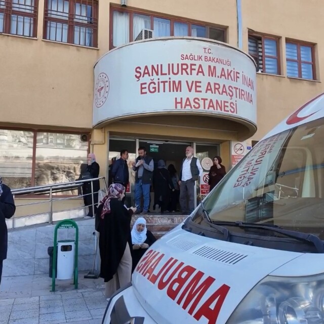 Yaprak sarması yiyen 12 öğrenci, zehirlenme şüphesiyle hastaneye kaldırıldı