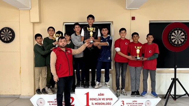 Hamur'da okul sporları dart müsabakaları tamamlandı
