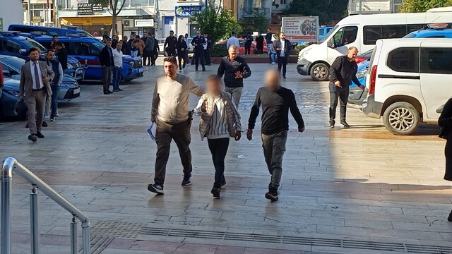 Aydın'da polisten kaçan silahlı tehdit şüphelisi adliyeye sevk edildi