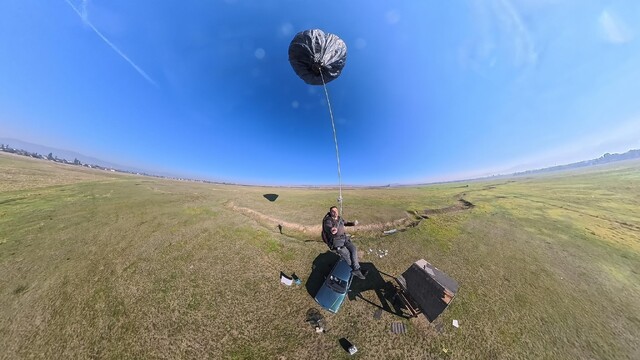 Çöp poşetlerinden güneş enerjisiyle yükselen balon yaptı
Paraşüt meraklısı Halil Akdeniz, çöp poşetlerinden yaptığı balonla uçuş testlerine başladı