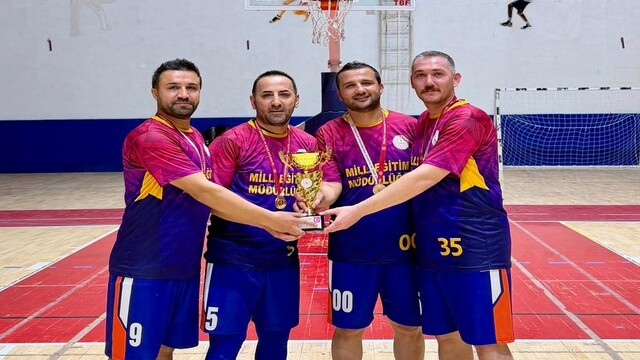 Hakkari Millî Eğitim Müdürlüğü Basketbol Takımı şampiyon oldu
