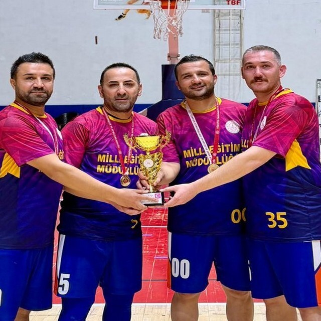 Hakkari Millî Eğitim Müdürlüğü Basketbol Takımı şampiyon oldu