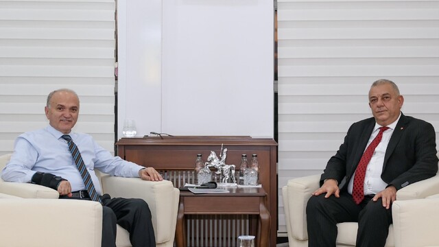 Başkan Özlü, "Omuz omuza hizmet etmeye devam edeceğiz"