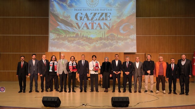 Karaman'da İmam Hatipliler Haftası "Gazze ve Vatan" temasıyla kutlandı
Vali Hayrettin Çiçek: "İmanımızı muhafaza etmeli, vatan sevgimizi en üst noktada yaşamalıyız"