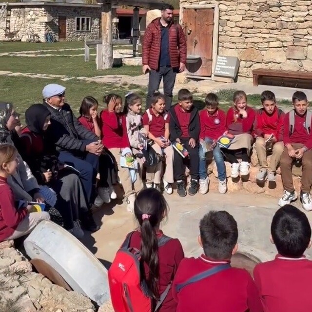 Ödüllü müzede öğrenciler tandır başında türkü söyledi