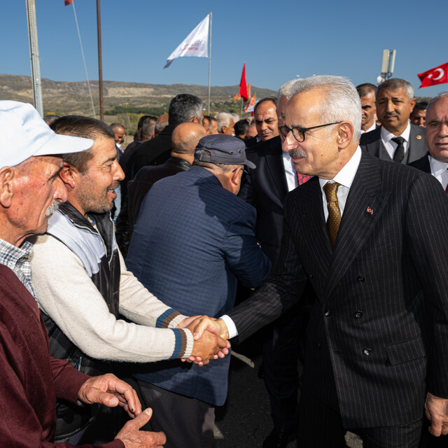 Ulaştırma ve Altyapı Bakanı Uraloğlu, Çankırı'da kara yolu açılışında konuş...