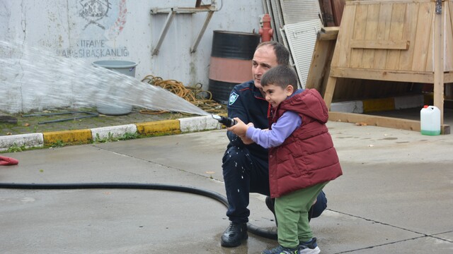 Ordu'da minikler itfaiyecilik mesleğini uygulamalı olarak öğrendi