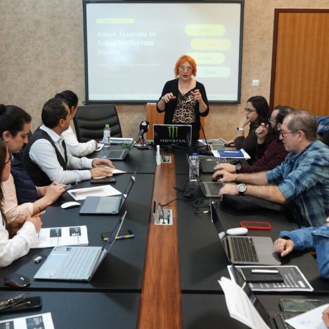 KBÜ'de araştırmacılar için veri analizi eğitimi düzenlendi