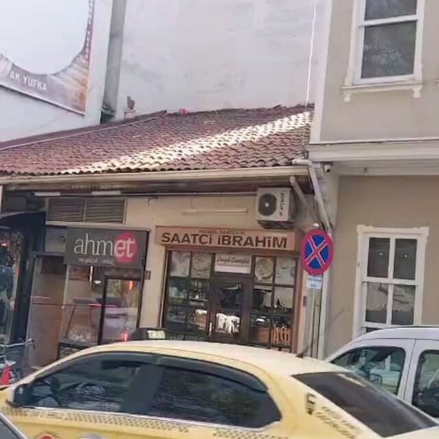 İnegöl'de çatıdan düşen 65 yaşındaki usta yaralandı