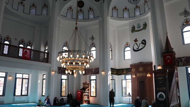 Hatay'da depremlerin ardından 138'inci cami ibadete açıldı