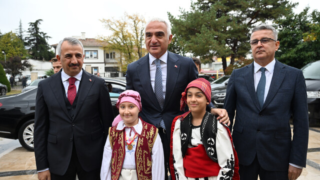 Kültür ve Turizm Bakanı Ersoy, Edirne'de kütüphane açılışı yaptı: