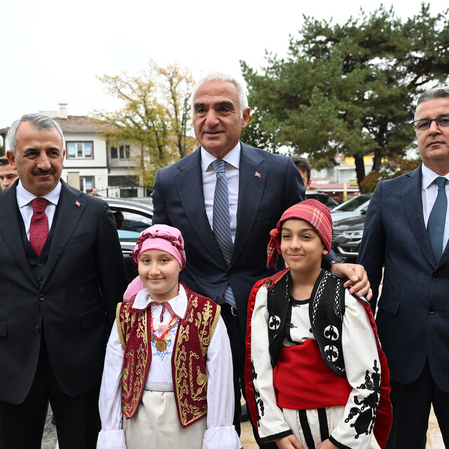 Kültür ve Turizm Bakanı Ersoy, Edirne'de kütüphane açılışı yaptı:
