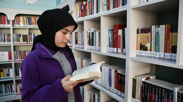 Kars'ta fen lisesine 4 bin kitaplık kütüphane kazandırıldı