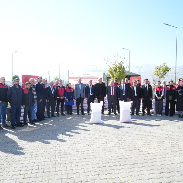 Muş'ta 250 üreticiye 150 ton baklagil tohumu dağıtıldı