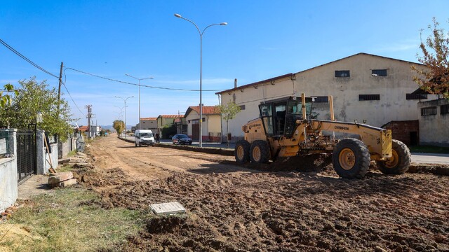 Uşak'ta yol yenileme çalışmaları sürüyor