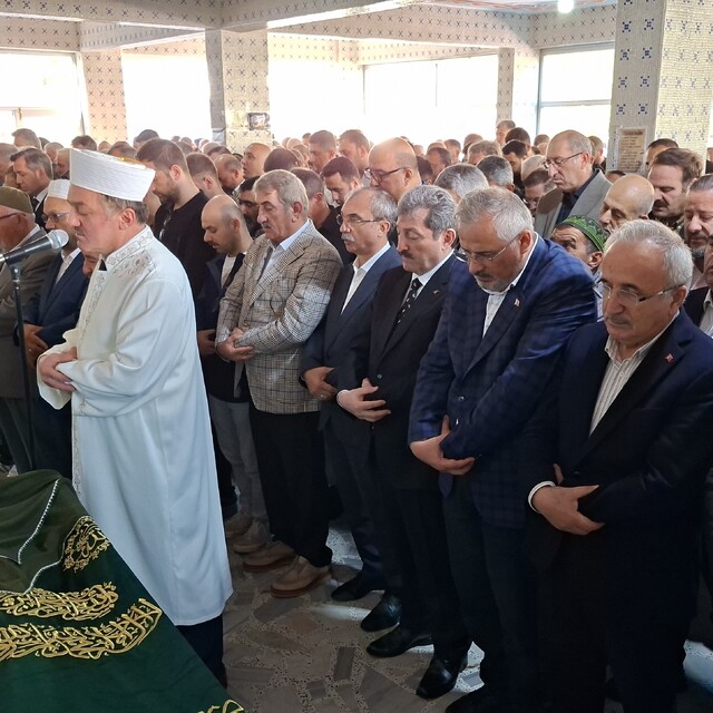 Bafra Belediye Başkanı Hamit Kılıç'ın annesi son yolculuğuna uğurlandı