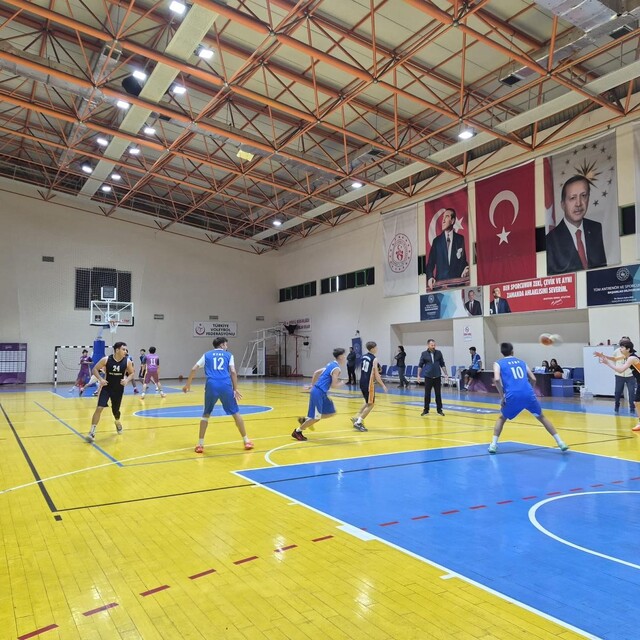 Burhaniye'de basketbol coşkusu yaşandı